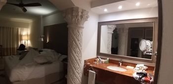 Cancun Airport to Wyndham Alltra Playa Del Carmen, Adults Only – All-inclusive Resort Transfer