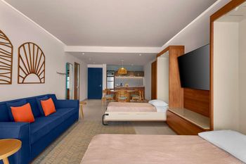 Cancun Airport to Hilton Cancun Mar Caribe All-inclusive Resort Transfer